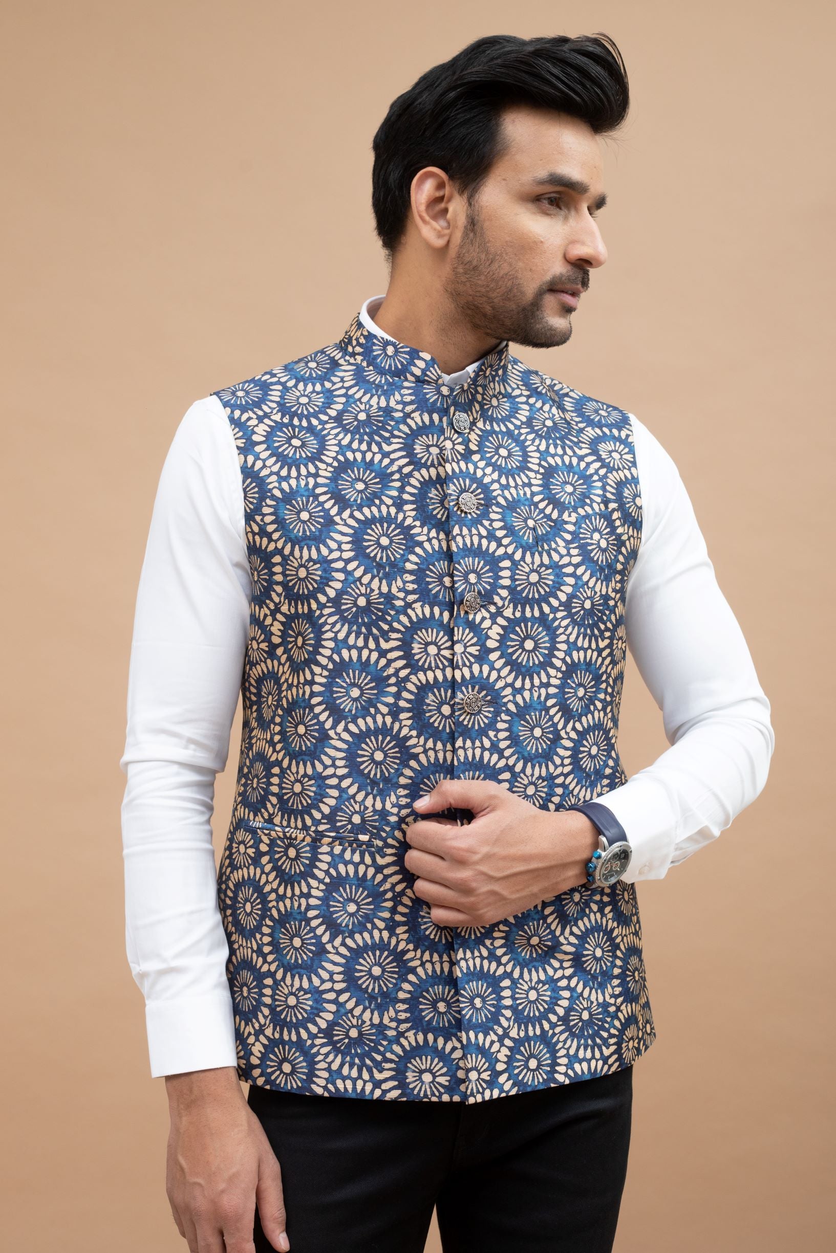 Qbik Nawaab Placement Kashmiri Embroidered Nehru Jacket And Kurta Set |  Black, Kashmiri, Nehru Jacket, Stand Collar, Full Sle… | Nehru jackets,  Fashion, Aza fashion